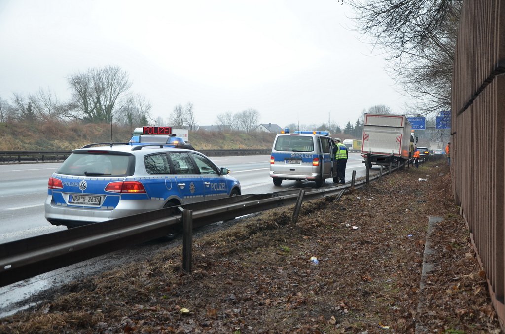 LKW verliert Haenger A 3 Rich koeln Hoehe Rath Heumar P04.JPG - Miklos Laubert